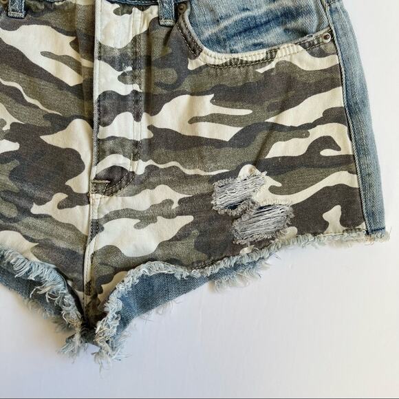 BDG Camo Denim Shorts 27W Urban Outfitters High Rise Dree - Picture 6 of 7